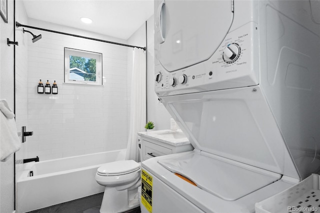 full bathroom featuring toilet, stacked washing maching and dryer, vanity, and shower / tub combo with curtain