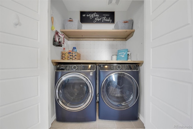 18085 E 107th Pl, Commerce City, CO 80022 - laundry area featuring washing machine and dryer, tile patterned flooring, and baseboards