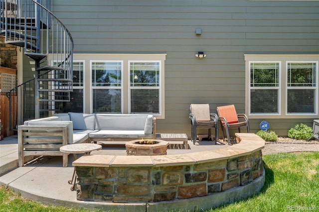 view of patio featuring an outdoor living space with a fire pit