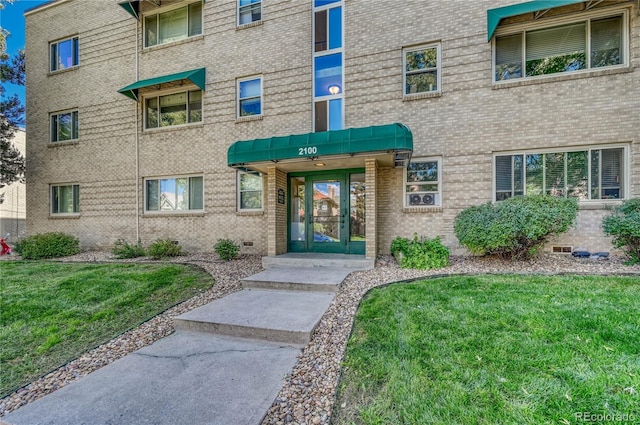 2100 N Franklin St Unit 15, Denver, CO 80205 - entrance to property with brick siding and a lawn