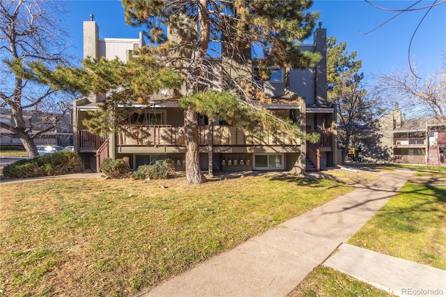 view of front of house with a front lawn