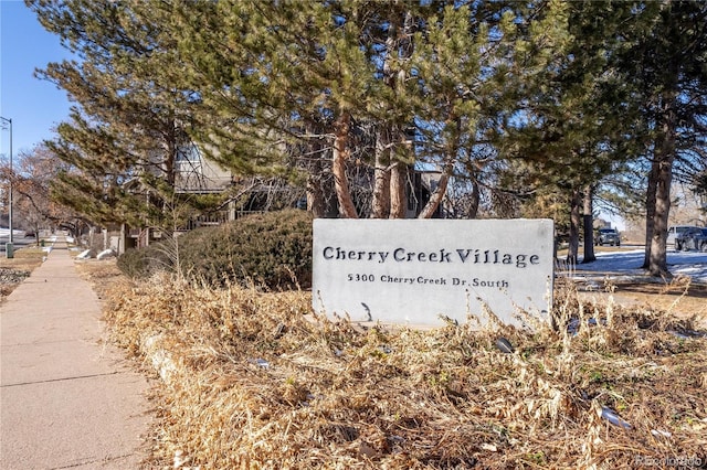 view of community / neighborhood sign