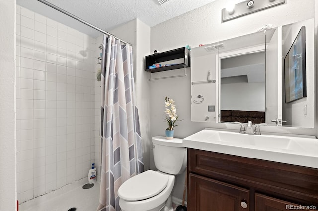 16673 E Kent Dr, Aurora, CO 80013 - bathroom with vanity, tiled shower, and a textured ceiling