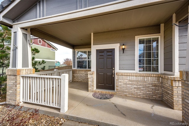 entrance to property featuring covered porch