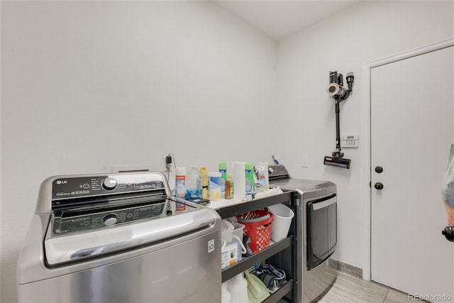 5149 S Genoa Ct, Centennial, CO 80015 - washroom with washer and clothes dryer and baseboards