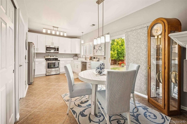 2476 S Gibralter Way, Aurora, CO 80013 - dining area featuring light tile patterned floors and baseboards