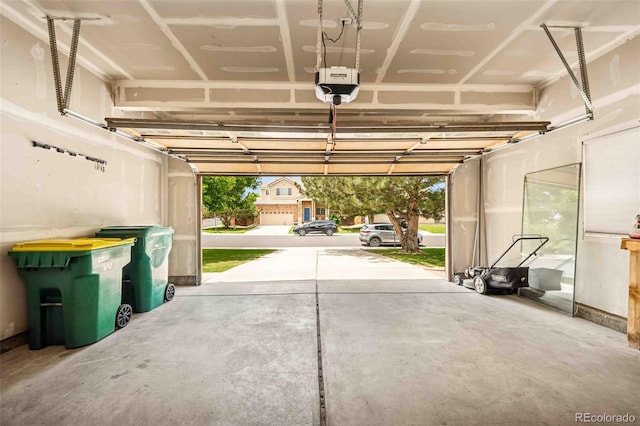 2476 S Gibralter Way, Aurora, CO 80013 - garage with a garage door opener