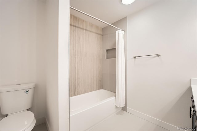 bathroom featuring toilet, baseboards, and shower / bathtub combination with curtain
