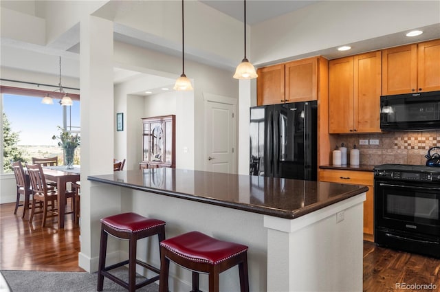 kitchen featuring black appliances, tasteful backsplash, dark wood-style floors, and recessed lighting