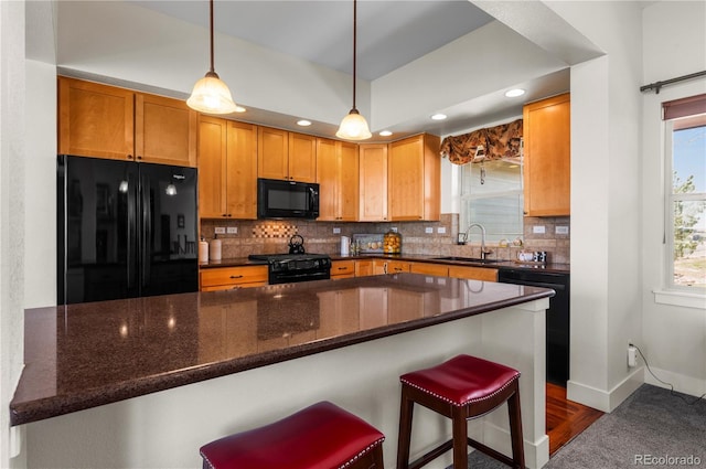 kitchen with a sink, tasteful backsplash, baseboards, dark wood-type flooring, and black appliances