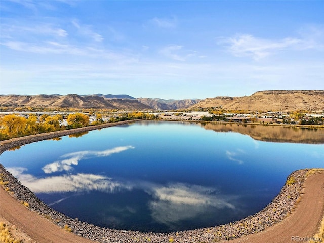 water view featuring a mountain view