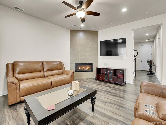 9844 Truckee St, Commerce City, CO 80022 - living area featuring wood finished floors, visible vents, a ceiling fan, and baseboards