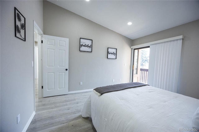 bedroom with vaulted ceiling, light wood-style flooring, recessed lighting, and baseboards