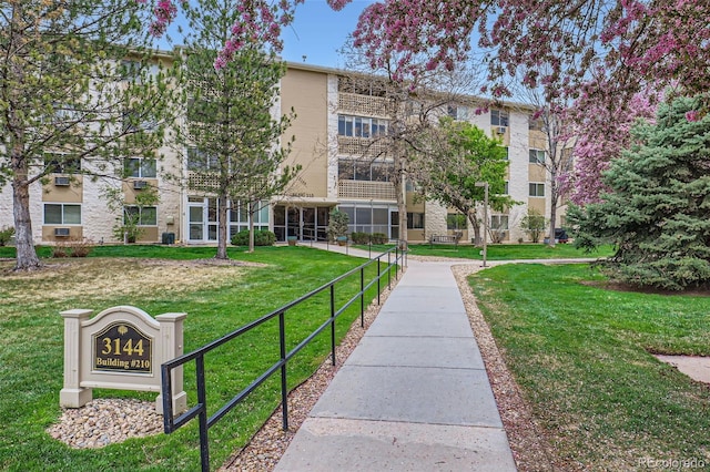 3144 S Wheeling Way Unit 401, Aurora, CO 80014 - view of property's community with a yard
