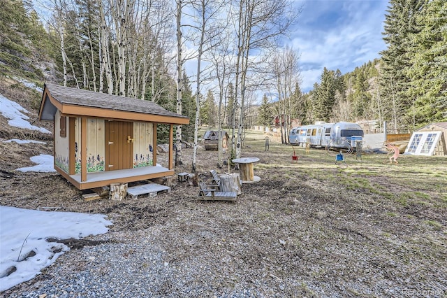 view of yard with a storage shed and an outdoor structure