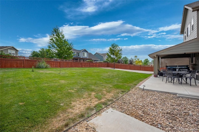 view of yard featuring a patio area