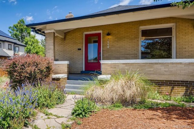 property entrance featuring a porch