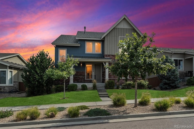 view of front of home featuring a yard