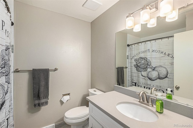 bathroom featuring toilet, visible vents, vanity, baseboards, and a shower with curtain