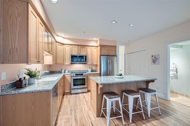 753 Pearl St, Boulder, CO 80302 - kitchen featuring stainless steel appliances, a sink, light wood finished floors, a kitchen island, and recessed lighting