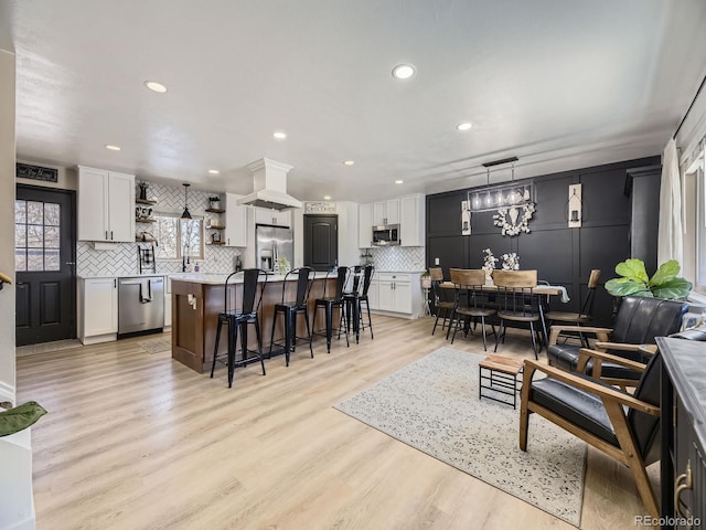 living room with a notable chandelier and light hardwood / wood-style floors