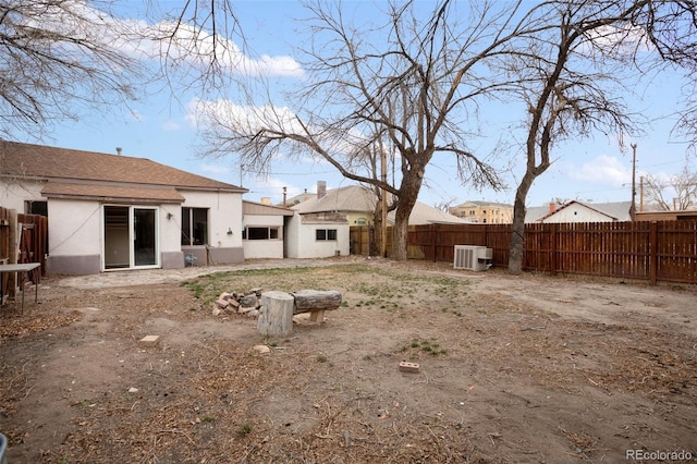 view of yard featuring a fenced backyard and central AC