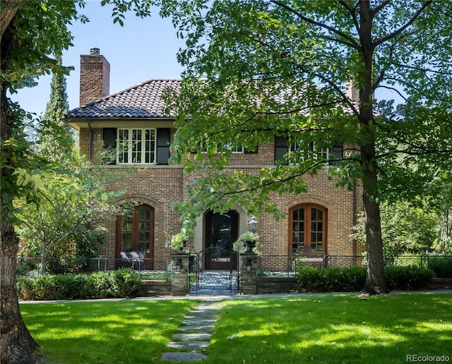 view of front of home with a front yard