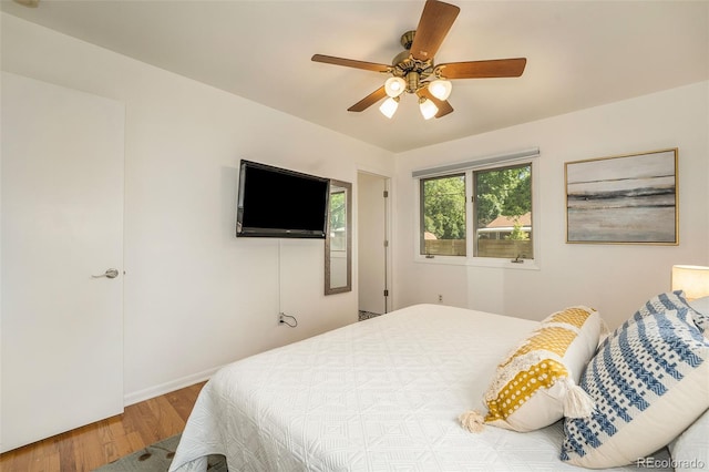 bedroom featuring wood finished floors and a ceiling fan