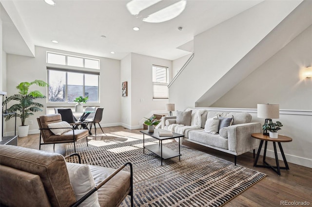 living area with dark wood-style floors, recessed lighting, and baseboards