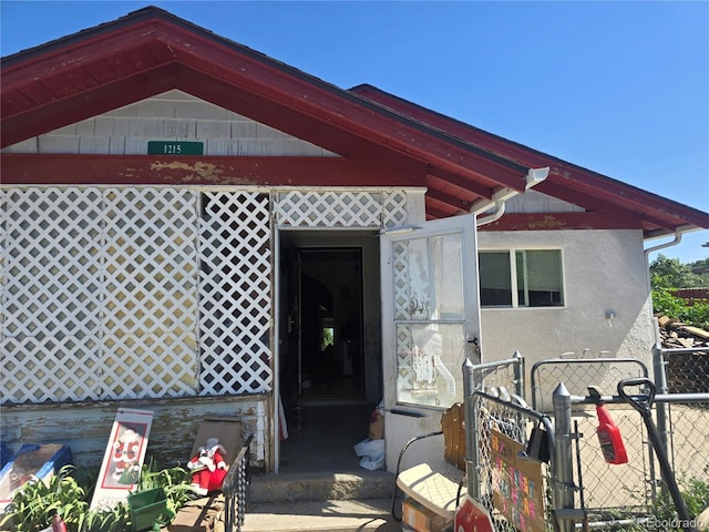 1215 E 7th St, Trinidad, CO 81082 - property entrance featuring a gate
