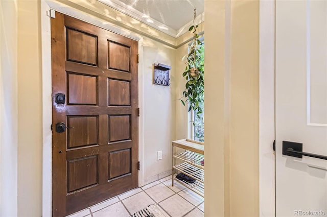 2684 S Adams St, Denver, CO 80210 - foyer entrance with light tile patterned floors and baseboards
