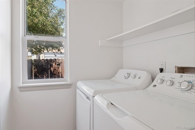 20396 E Berry Pl, Centennial, CO 80015 - laundry room with washing machine and dryer