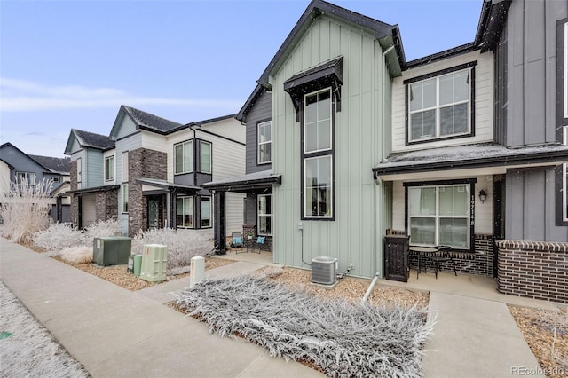 view of front of property featuring central AC