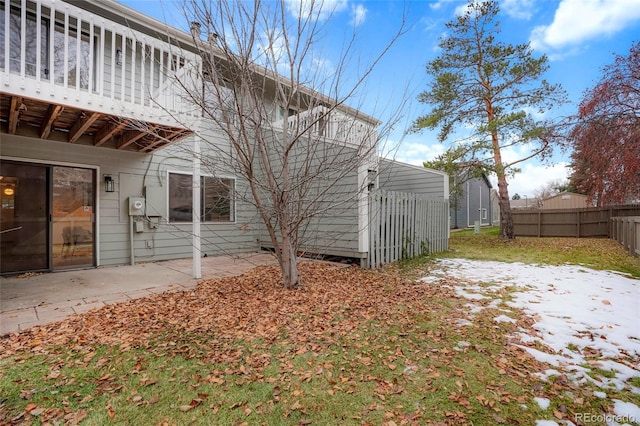 view of yard with a patio