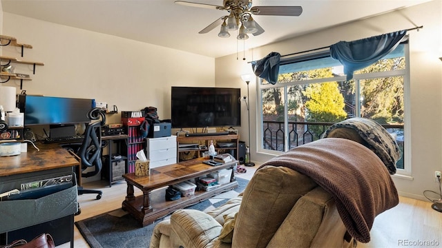 living room featuring light hardwood / wood-style flooring and ceiling fan