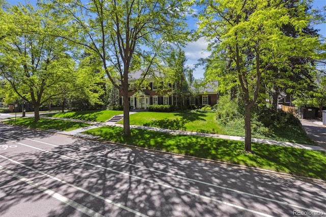 2222 E 7th Avenue Parkway, Denver, CO 80206 - view of front facade featuring a front yard