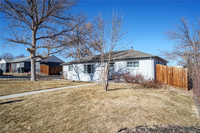 ranch-style house featuring a front lawn