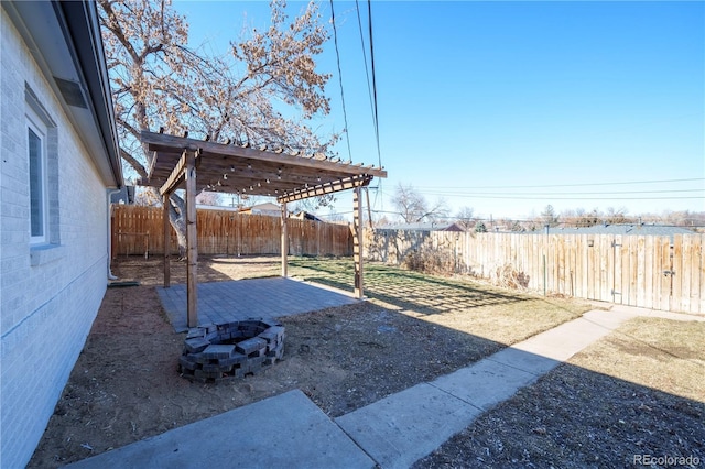 view of yard featuring a patio, a pergola, and an outdoor fire pit