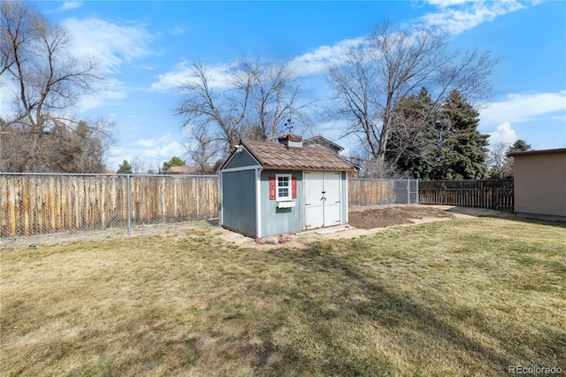 view of yard featuring a shed, an outdoor structure, and a fenced backyard