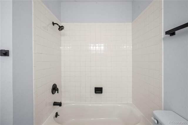 2090 S Fairplay St, Aurora, CO 80014 - full bath featuring toilet and bathing tub / shower combination