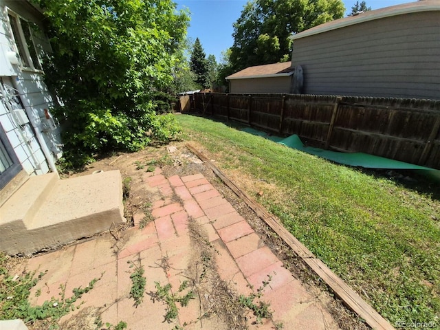 3984 S Pitkin Way, Aurora, CO 80013 - view of yard featuring a patio