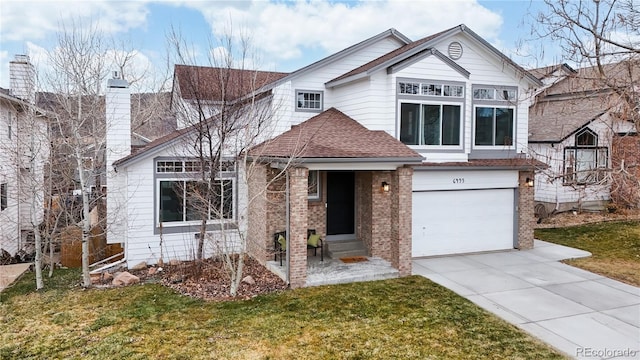 view of front of house featuring a front lawn and a garage