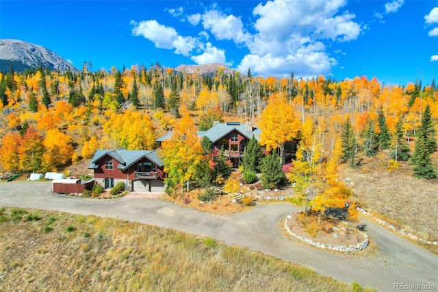 bird's eye view with a mountain view