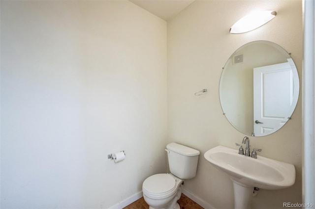 bathroom featuring toilet and sink