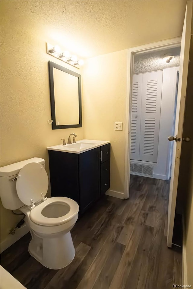 10211 Ura Ln Unit 9-308, Thornton, CO 80260 - bathroom featuring a textured ceiling, wood finished floors, and vanity
