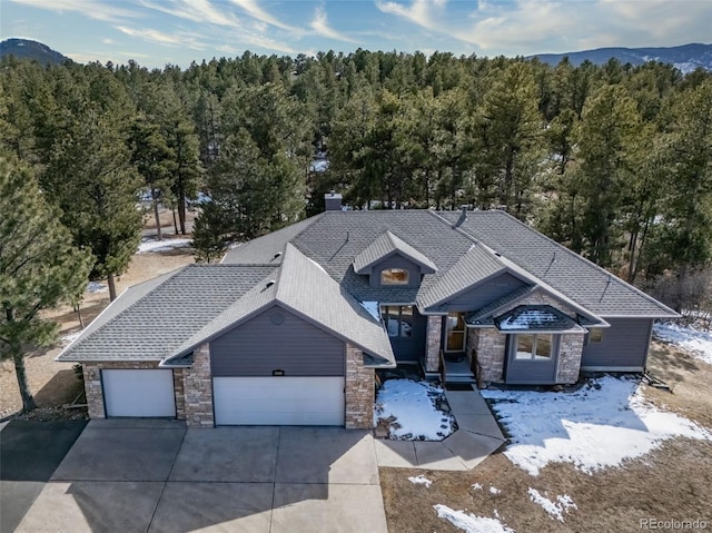 birds eye view of property with a mountain view and a forest view