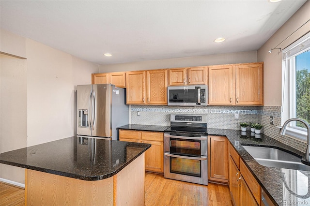 3543 S Ceylon Way, Aurora, CO 80013 - kitchen with appliances with stainless steel finishes, a sink, light wood finished floors, tasteful backsplash, and recessed lighting