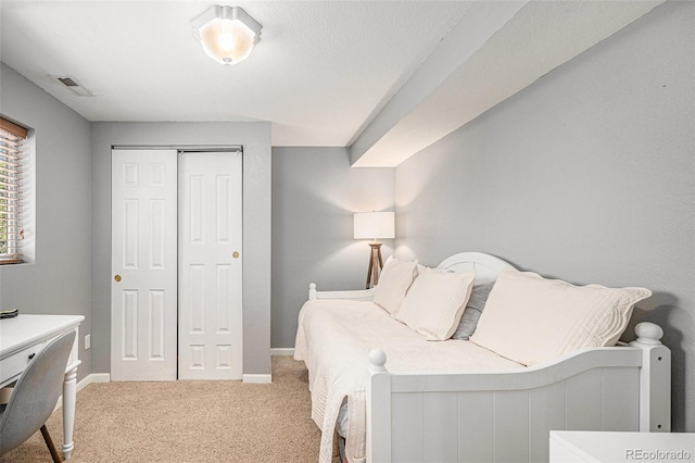 3543 S Ceylon Way, Aurora, CO 80013 - carpeted bedroom featuring baseboards and a closet
