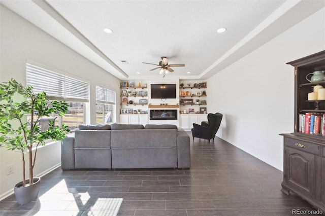 living room with visible vents, recessed lighting, baseboards, and ceiling fan