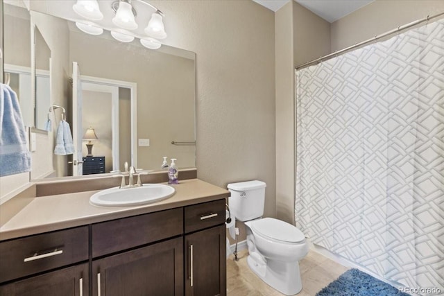 17102 W 85th Pl, Arvada, CO 80007 - bathroom with toilet, vanity, a chandelier, and a shower with shower curtain
